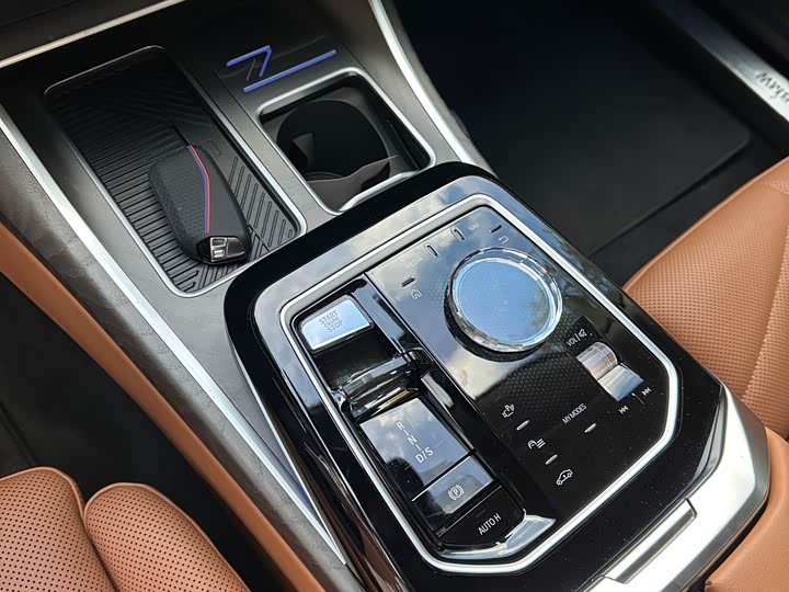 Фото 12 - BMW 7 Series