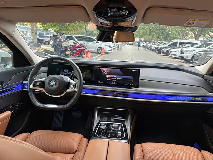 Фото 15 - BMW 7 Series