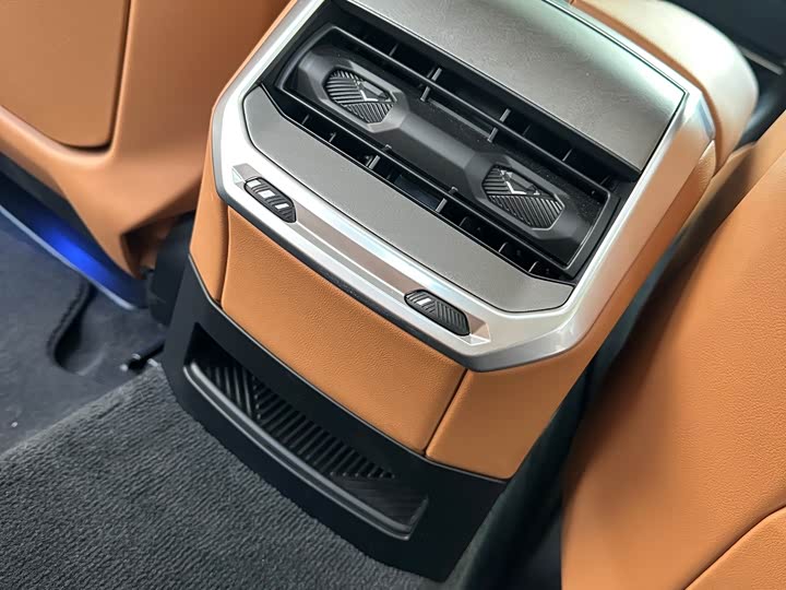 Фото 16 - BMW 7 Series