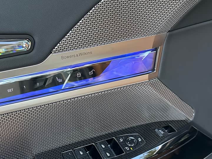 Фото 9 - BMW 7 Series