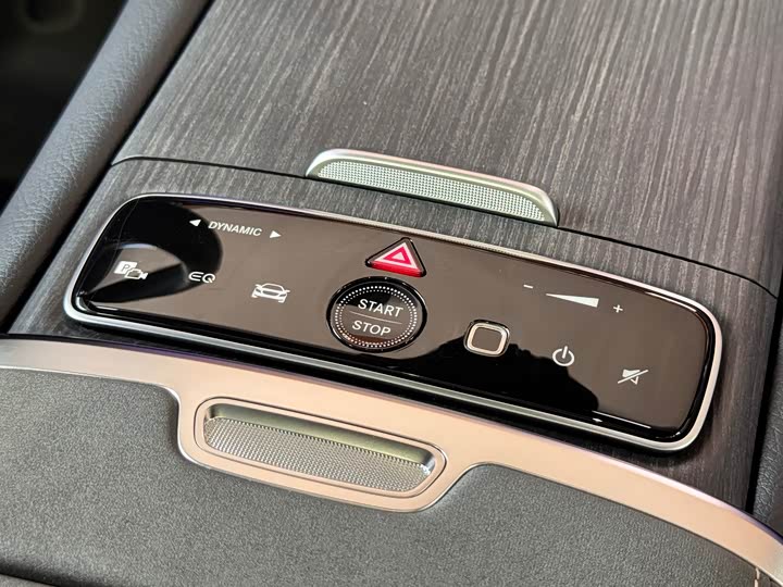 Фото 13 - Mercedes-Benz EQS