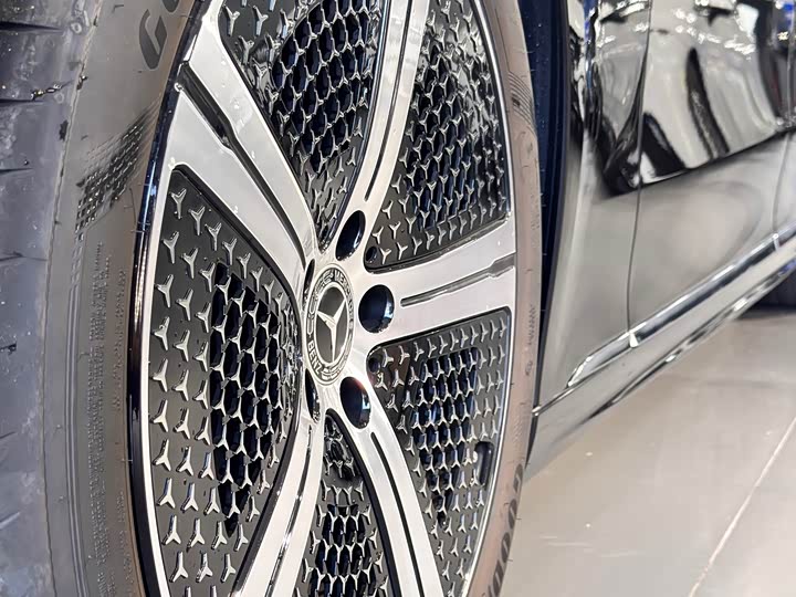 Фото 19 - Mercedes-Benz EQS