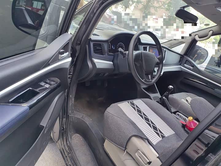 Фото 14 - Dongfeng Forthing Lingzhi M5