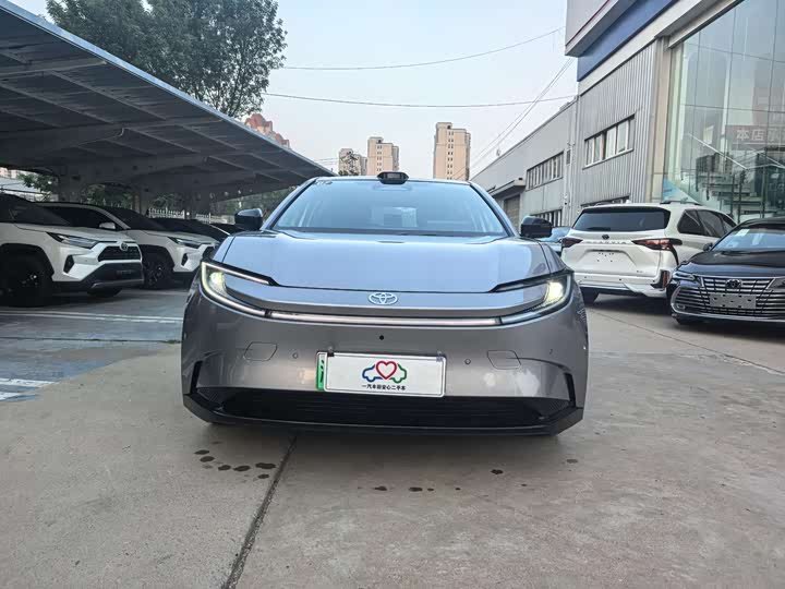 Фото 1 - Toyota bZ5