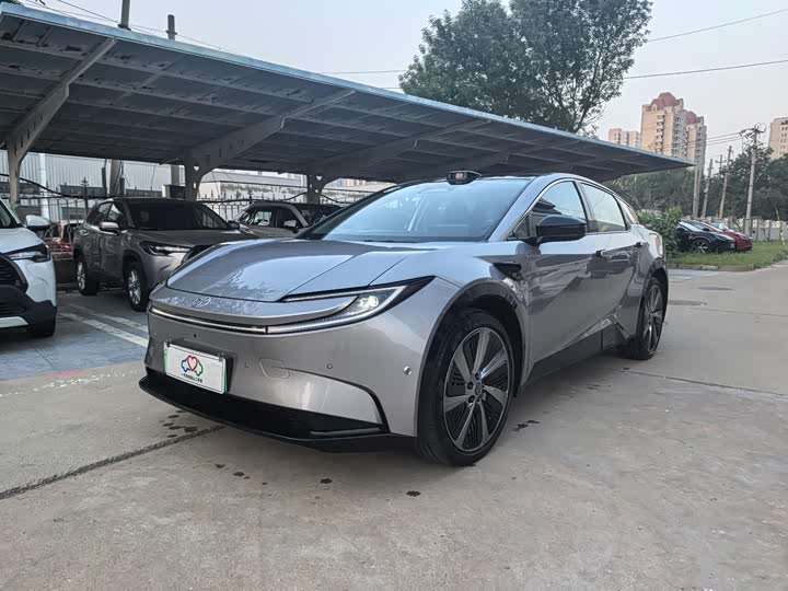 Фото 2 - Toyota bZ5