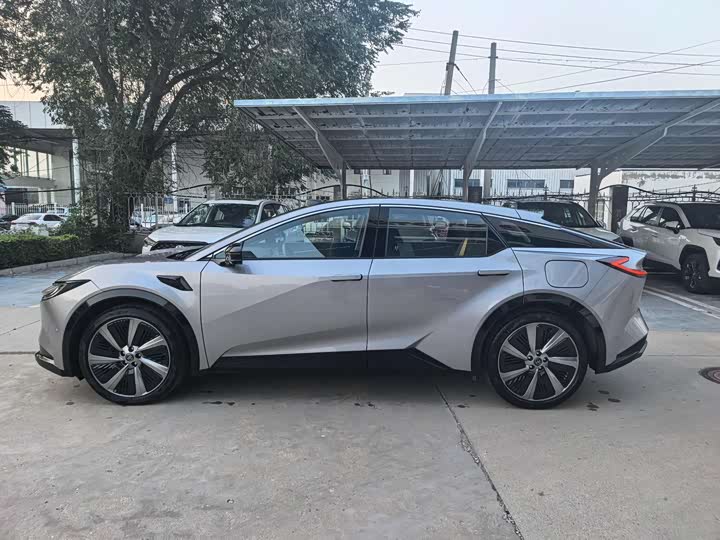 Фото 4 - Toyota bZ5