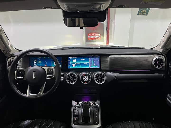 Фото 14 - Tank 300