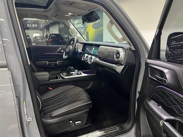 Фото 20 - Tank 300