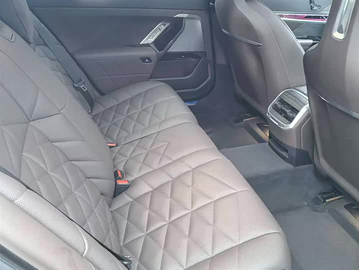 Фото 10 - BMW 7 Series