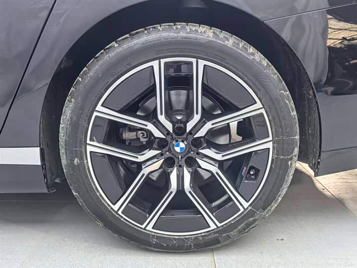 Фото 18 - BMW 7 Series