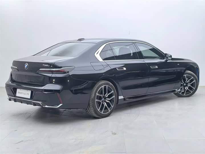 Фото 4 - BMW 7 Series