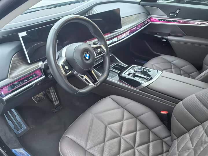 Фото 8 - BMW 7 Series