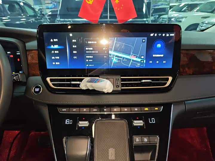 Фото 13 - Hongqi HQ9