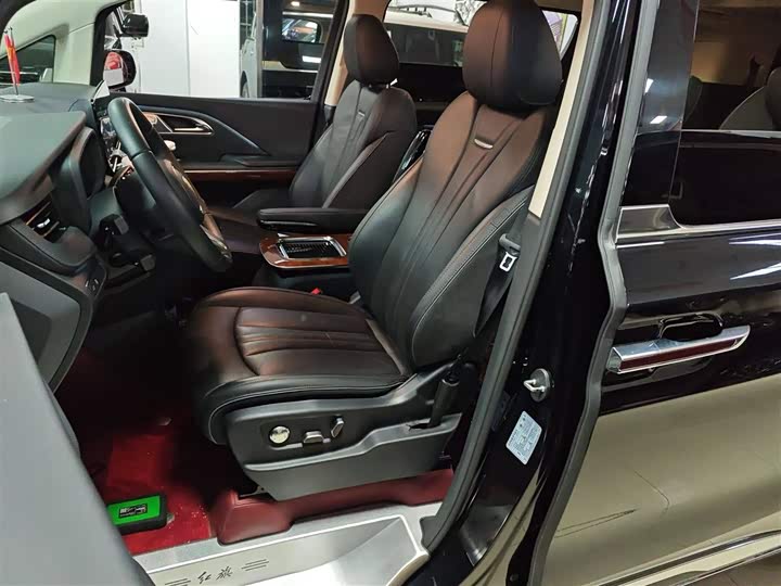 Фото 15 - Hongqi HQ9