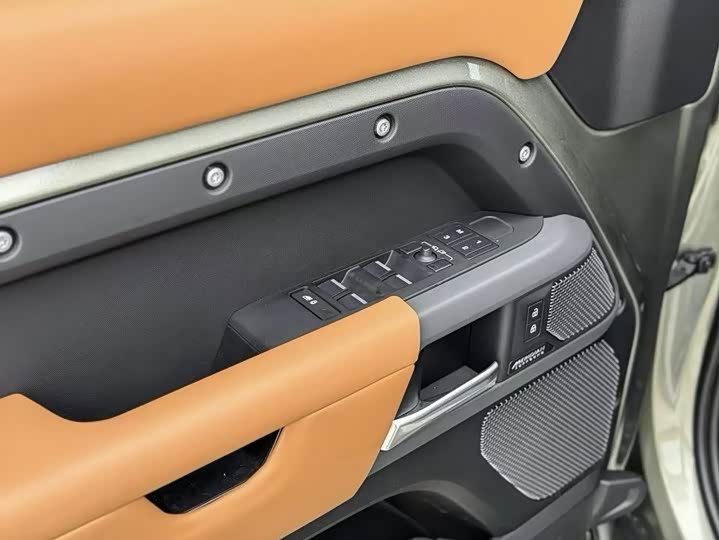 Фото 15 - Land Rover Defender