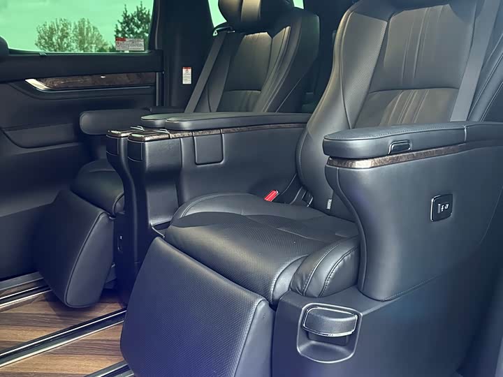 Фото 11 - Toyota Vellfire