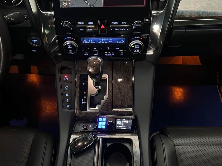 Фото 15 - Toyota Vellfire