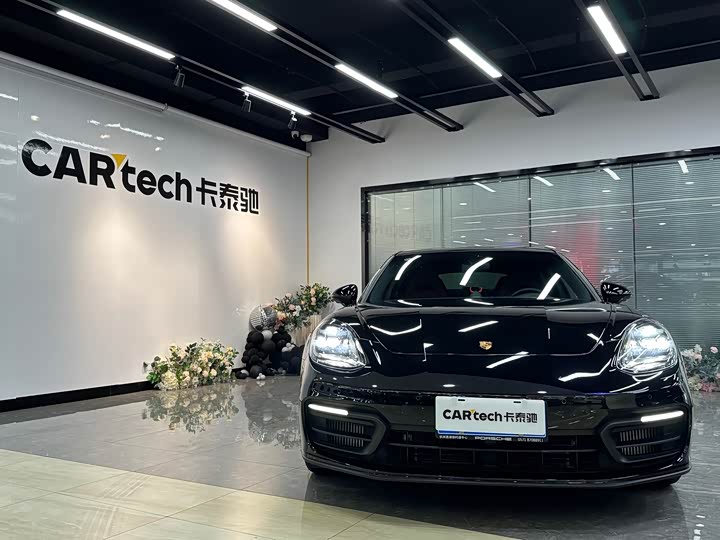 Фото 1 - Porsche Panamera