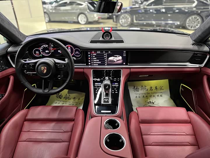 Фото 10 - Porsche Panamera