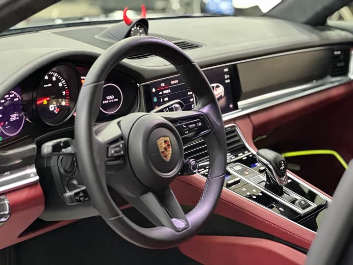 Фото 9 - Porsche Panamera