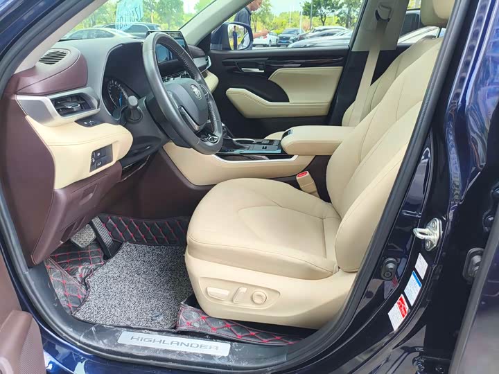 Фото 4 - Toyota Highlander