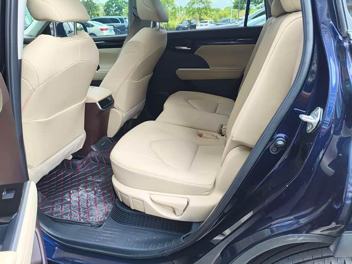 Фото 5 - Toyota Highlander