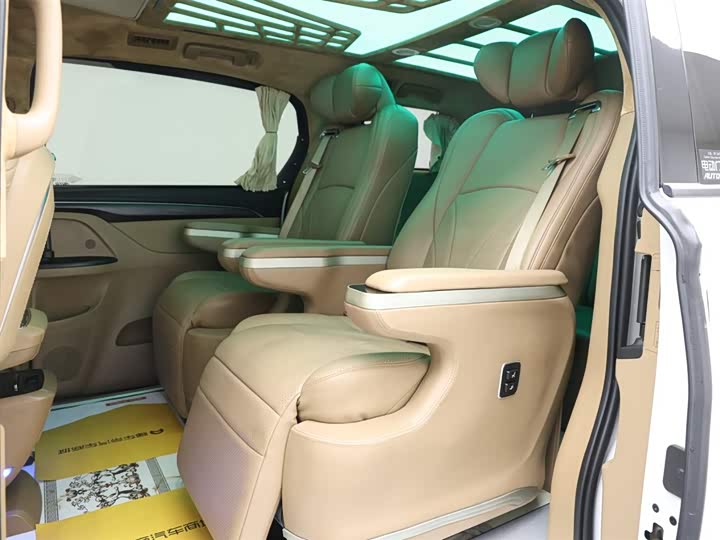 Фото 11 - Buick GL8 ES