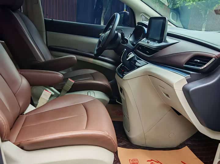 Фото 13 - Buick GL8 ES