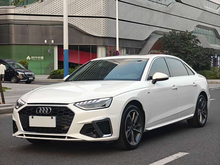 Фото 1 - Audi A4L