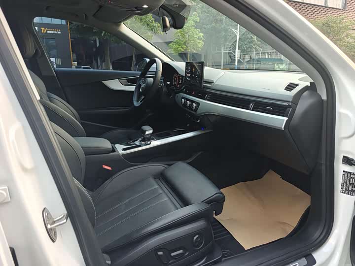 Фото 10 - Audi A4L