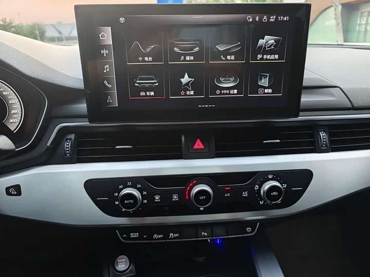 Фото 12 - Audi A4L