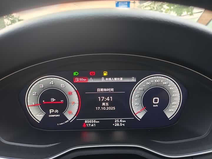 Фото 13 - Audi A4L