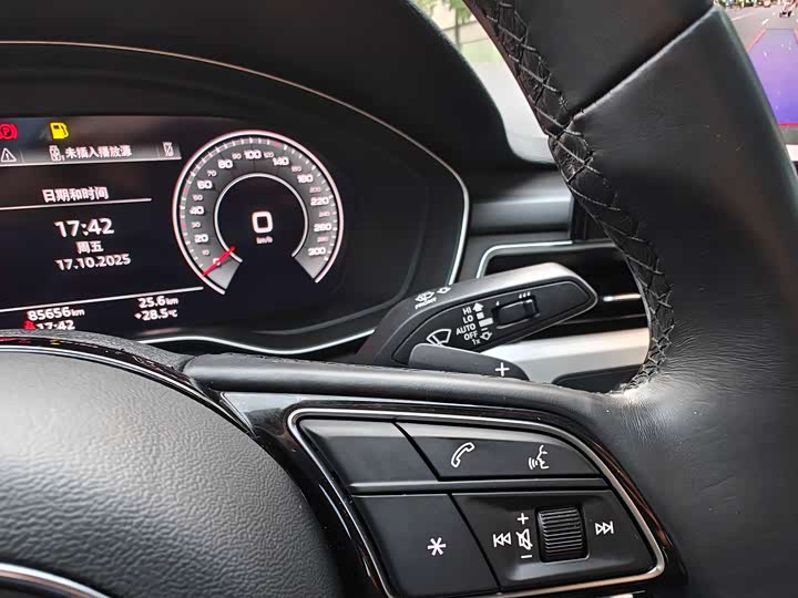 Фото 16 - Audi A4L