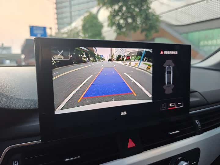 Фото 17 - Audi A4L