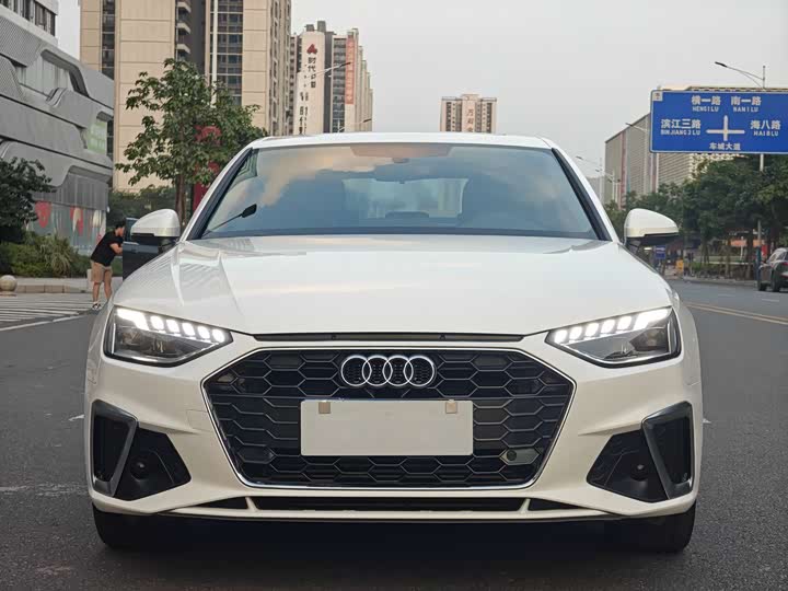 Фото 2 - Audi A4L