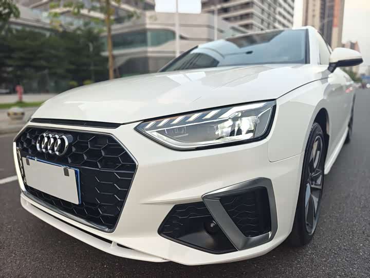 Фото 20 - Audi A4L