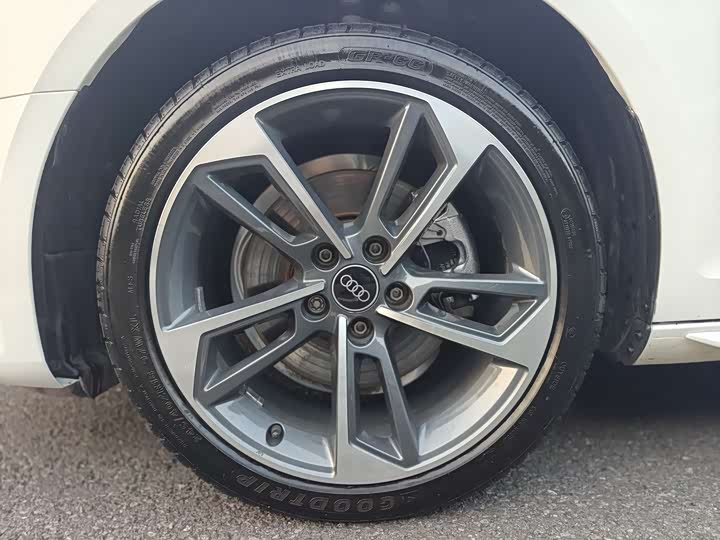 Фото 22 - Audi A4L