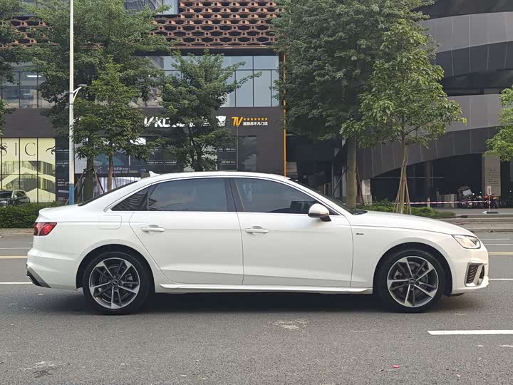 Фото 7 - Audi A4L