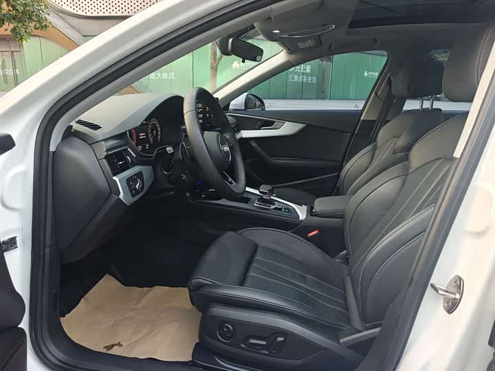 Фото 8 - Audi A4L