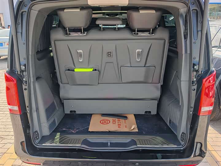 Фото 14 - Mercedes-Benz V-Class