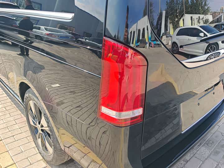 Фото 5 - Mercedes-Benz V-Class