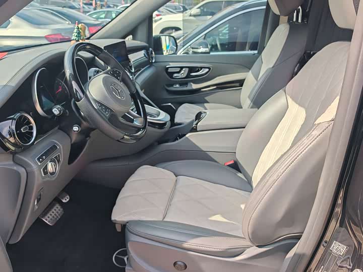 Фото 7 - Mercedes-Benz V-Class