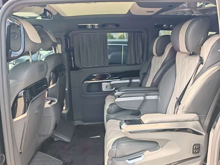 Фото 8 - Mercedes-Benz V-Class