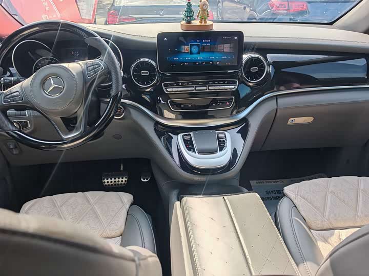 Фото 9 - Mercedes-Benz V-Class