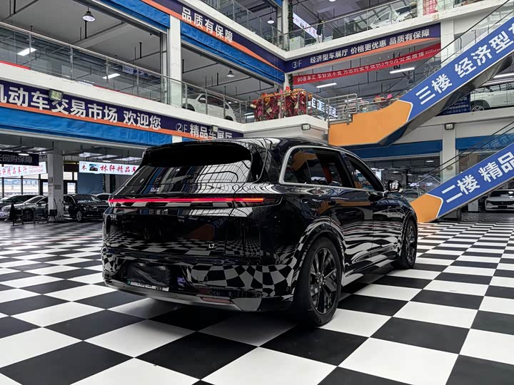 Фото 21 - LiXiang L7