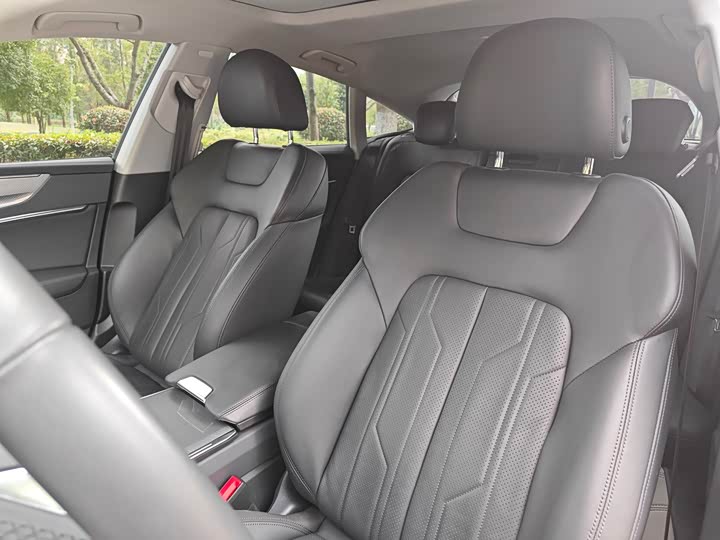 Фото 8 - Audi A7