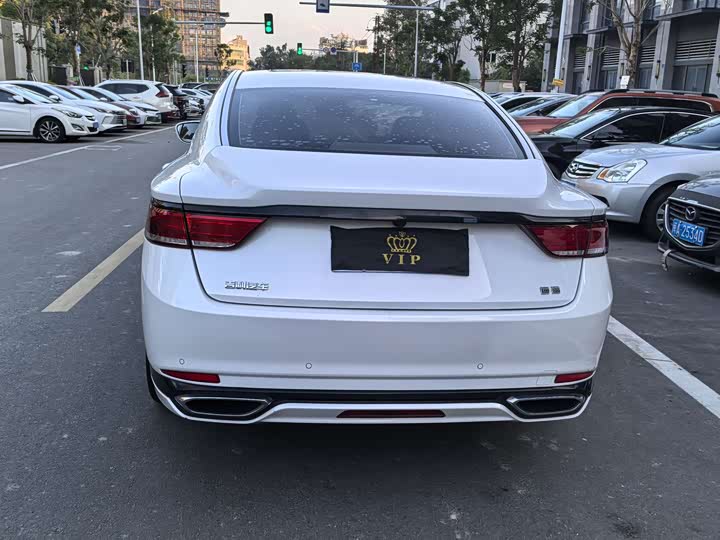 Фото 10 - Geely Emgrand GT