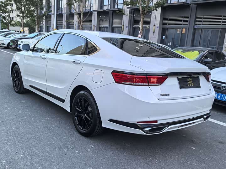 Фото 11 - Geely Emgrand GT