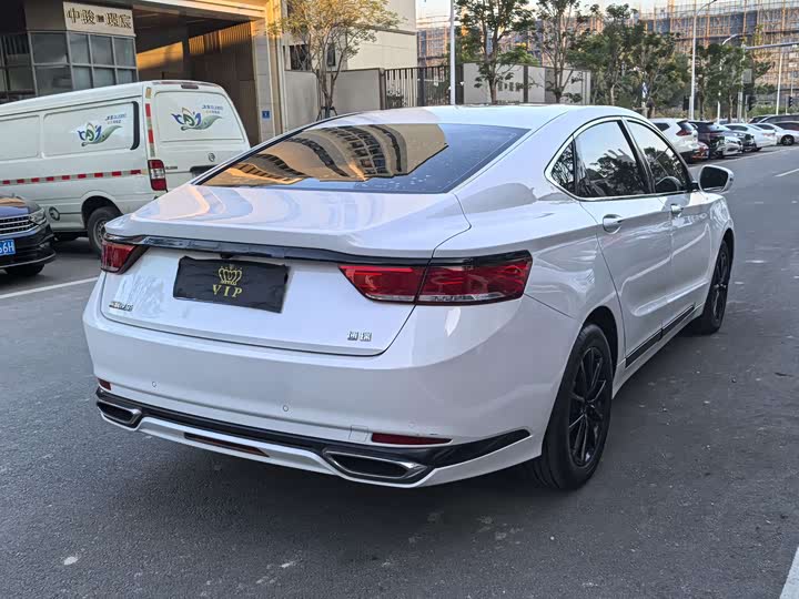 Фото 12 - Geely Emgrand GT