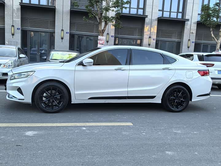 Фото 4 - Geely Emgrand GT